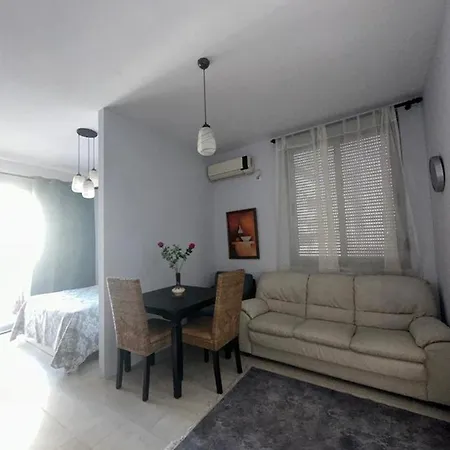 82 Apartment *