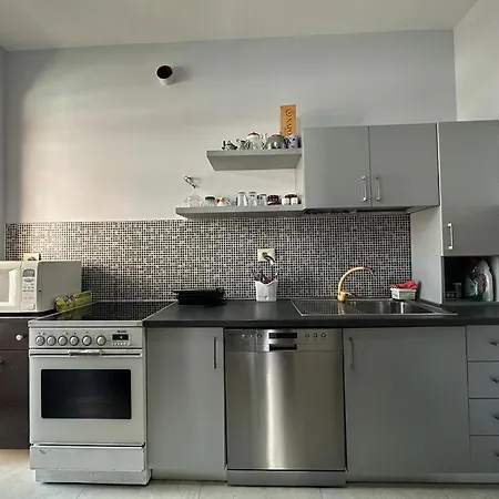 82 Apartment *